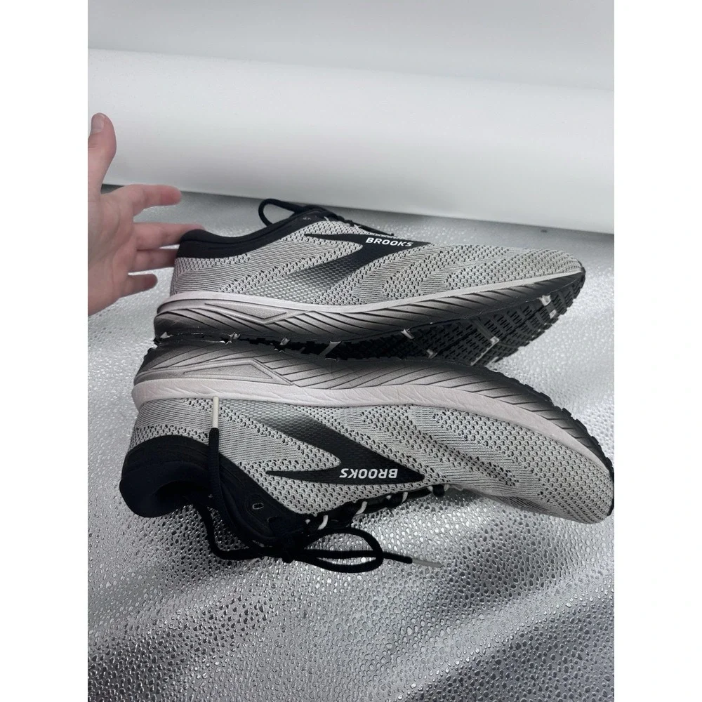 Size 11.5 Brooks Revel 7 White Black GREAT CONDITION lots of tread life gym